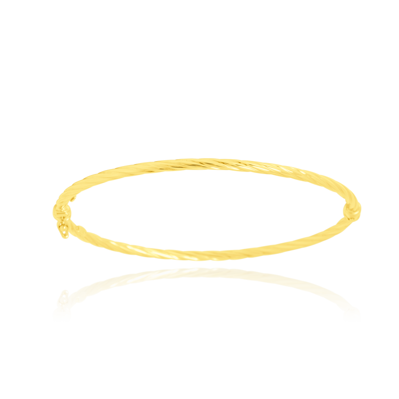Jonc torsadé en Or Jaune 18 Carats - 750/000.  Qu'il soit classique ou fantaisiste, le bracelet saura sans conteste faire plaisir.  CARACTERISTIQUES :  Diamètre jonc (cm) : 6.00 Poids (gr) : 3.62 Matière : Or 18 Carats - 750/000 19973