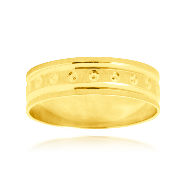 Alliance diamantée motifs petits ronds, deux rangées lisses et mates en Or Jaune 18 Carats - 750/000.  L'alliance est plus qu'un simple bijou, elle est la matérialisation physique d'un amour inconditionnel entre deux êtres.  Gravure possible   CARACTERISTIQUES :  Poids (gr) : 1.68 Largeur (mm) : 5.00 Matière : Or 18 Carats - 750/000 19983 
