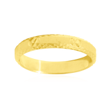 Alliance diamantée et striée, en Or Jaune 18 Carats - 750/000.  L'alliance est plus qu'un simple bijou, elle est la matérialisation physique d'un amour inconditionnel entre deux êtres.  Gravure possible   CARACTERISTIQUES :  Poids (gr) : 2.40 Largeur (mm) : 3.10 Matière : Or 18 Carats - 750/000 19985 