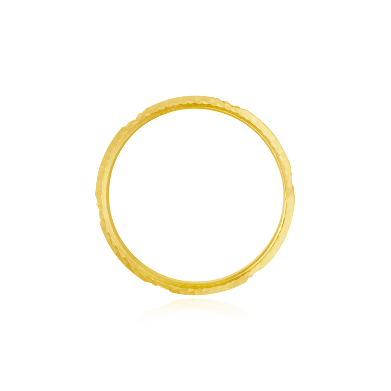 Alliance diamantée et striée, en Or Jaune 18 Carats - 750/000.  L'alliance est plus qu'un simple bijou, elle est la matérialisation physique d'un amour inconditionnel entre deux êtres.  Gravure possible   CARACTERISTIQUES :  Poids (gr) : 2.40 Largeur (mm) : 3.10 Matière : Or 18 Carats - 750/000 19985 