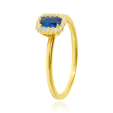 Solitaire rectangle serti d'un zirconium central bleu, couronné de zirconiums, en Or Jaune 18 Carats- 750/000   CARACTERISTIQUES :  Motif central (mm) : 5.69 x 7.22 Epaisseur (mm) : 1.47 Poids (gr) : 2.26    Matière : Or 18 Carats - 750/000 20037