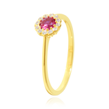 Solitaire rond serti d'un zirconium central rouge, couronné de zirconiums en forme de fleur, en Or Jaune 18 carats 750/000   CARACTERISTIQUES :  Motif central (mm) : 7.0 Epaisseur (mm) : 1.32 Poids (gr) : 1.66         Matière : Or 18 Carats - 750/000 20041