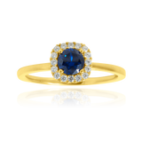 Bague sertie de zirconium bleu, couronnée d'une carré de zirconiums, en Or Jaune 18 Carats- 750/000   CARACTERISTIQUES :  Motif central (mm) : 8.03 Epaisseur (mm) : 1.40 Poids (gr) : 2.78        Matière : Or 18 Carats - 750/000 20068