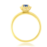 Bague sertie de zirconium bleu, couronnée d'une carré de zirconiums, en Or Jaune 18 Carats- 750/000   CARACTERISTIQUES :  Motif central (mm) : 8.03 Epaisseur (mm) : 1.40 Poids (gr) : 2.78        Matière : Or 18 Carats - 750/000 20068