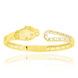 Jonc monté d’une panthère et motif filigrane, en Or Jaune et Or Blanc 18 Carats - 750/000.  Qu'il soit classique ou fantaisiste, le bracelet saura sans conteste faire plaisir.  CARACTERISTIQUES :  Diamètre jonc (cm) : 6.00 Poids (gr) : 10.79 Matière : Or 18 Carats - 750/000 20095 