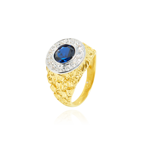 Chevalière ronde sertie d'un zirconium bleu, couronnée de zirconiums, en Or Jaune et Or Blanc 18 Carats- 750/000  La chevalière est le bijou indémodable qui a su traverser les époques pouvant se transmettre de père en fils.   CARACTERISTIQUES :  Diamètre motif central (mm) : 16.18 Poids (gr) : 8.02        Matière : Or 18 Carats - 750/000 20191 