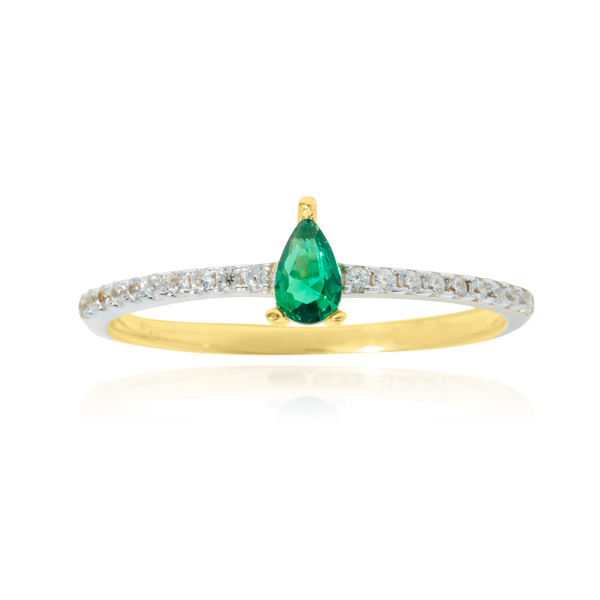Bague sertie d'un zirconium en forme de poire verte et de zirconiums blancs, en Or Jaune 18 Carats - 750/000.  Cinq possibilités d'embellir vos doigts, portez une de nos bagues.   CARACTERISTIQUES :  Pierre centrale (mm) : 3.73 x 5.76 Epaisseur (mm) : 1.54 Poids Moyen (gr) : 1.54    Matière : Or 18 Carats - 750/000 20221