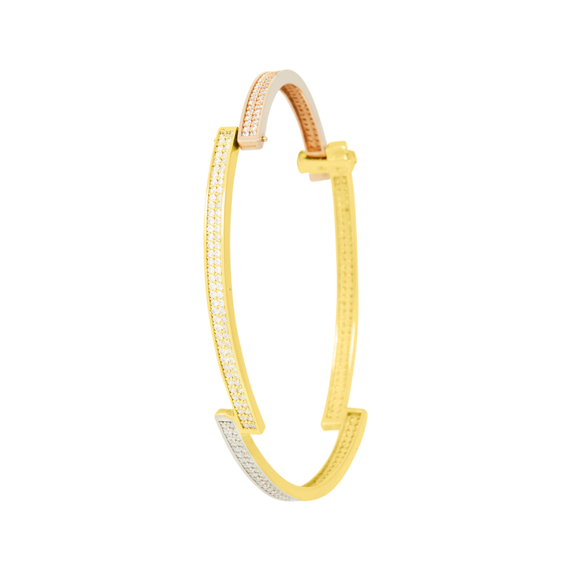 Jonc articulé serti de zirconiums, en Or Jaune, Or Blanc et Or Rose 18 Carats - 750/000.  Qu'il soit classique ou fantaisiste, le bracelet saura sans conteste faire plaisir.  CARACTERISTIQUES :  Diamètre jonc (cm) : 5.70 Poids (gr) : 9.62 Matière : Or 18 Carats - 750/000 20224 