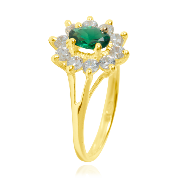 Bague marquise sertie d'un zirconium central vert et de zirconiums blancs, en Or Jaune 18 Carats - 750/000.  Cinq possibilités d'embellir vos doigts, portez une de nos bagues.   CARACTERISTIQUES :  Motif central (mm) : 10.68 x 12.20 Epaisseur (mm) : 1.90 Poids (gr) : 2.22       Matière : Or 18 Carats - 750/000 20239