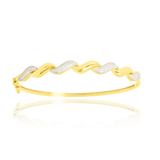 Jonc motifs vagues sertis de zirconiums, en Or Jaune et Or Blanc 18 Carats - 750/000.  Qu'il soit classique ou fantaisiste, le bracelet saura sans conteste faire plaisir.  CARACTERISTIQUES :  Diamètre jonc (cm) : 6.00 Poids (gr) : 8.68 Matière : Or 18 Carats - 750/000 20262 