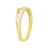 Bague sertie de zirconiums, en Or Jaune 18 Carats - 750/000.  Cinq possibilités d'embellir vos doigts, portez une de nos bagues.   CARACTERISTIQUES :  Motif central (mm) : 4.50 Epaisseur (mm) : 1.81 Poids Moyen (gr) : 2.01     Matière : Or 18 Carats - 750/000 20281