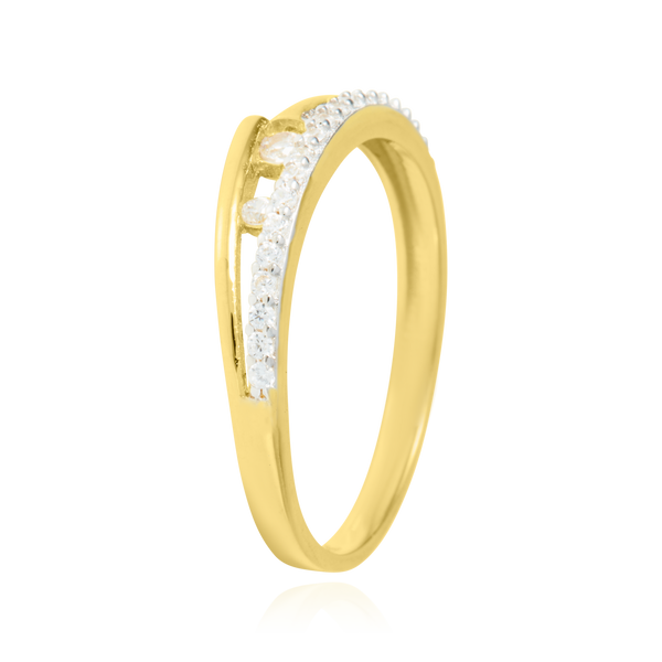 Bague sertie de zirconiums, en Or Jaune 18 Carats - 750/000.  Cinq possibilités d'embellir vos doigts, portez une de nos bagues.   CARACTERISTIQUES :  Motif central (mm) : 4.50 Epaisseur (mm) : 1.81 Poids Moyen (gr) : 2.01     Matière : Or 18 Carats - 750/000 20281