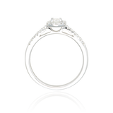 Solitaire, serti de diamants ronds, en Or Blanc 18 Carats - 750/000   CARACTERISTIQUES :   Largeur du corps (mm) : 1.60 Largeur motif (mm) : 6.30 Poids (gr) : 2.41 Nombre de diamants : 25  -  Carats : 0.27 Matière : Or 18 Carats - 750/000 20369