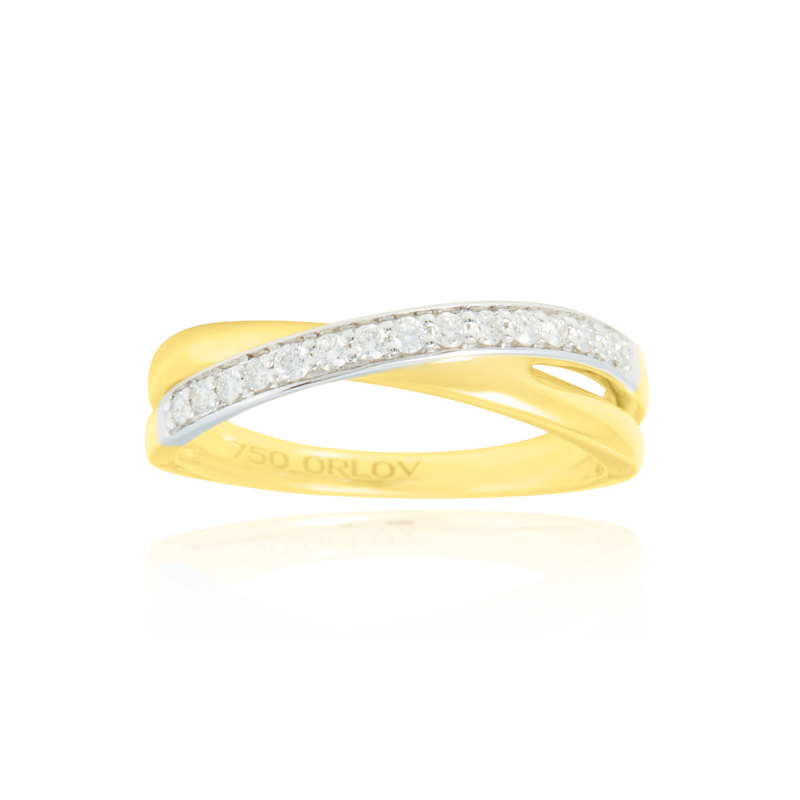 Alliance croisée lisse et sertie de diamants, en Or Jaune et Or Blanc 18 Carats - 750/000.  L'alliance est plus qu'un simple bijou, elle est la matérialisation physique d'un amour inconditionnel entre deux êtres.  Gravure possible   CARACTERISTIQUES :   Largeur motif (mm) : 4.90 Poids (gr) : 3.74 Nombre de diamants : 15 Carats : 0.197   Matière : Or 18 Carats - 750/000 20763