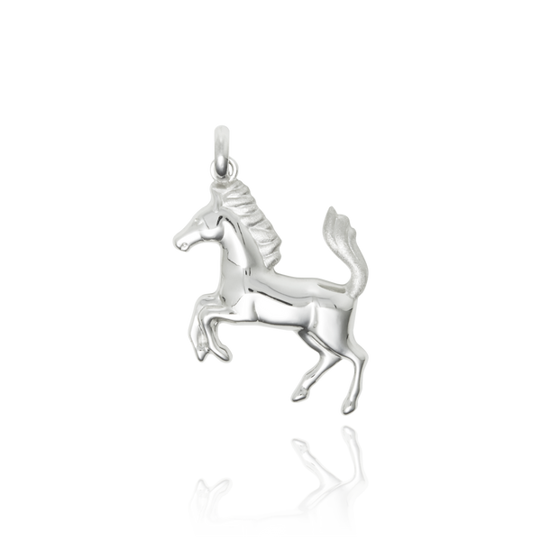 Pendentif en forme de cheval en Or Blanc 18 Carats - 750/000.   CARACTERISTIQUES :  Dimensions H x l (mm) : 25.8 x 25.9 Poids (gr) : 4.34 Matière : Or 18 Carats - 750/000 2856 