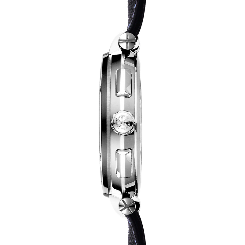 REF: 37688-AG65  Découvrez le modèle incontournable Newport Chrono présenté par la marque Michel Herbelin. Son look emprunté à l'univers maritime en fait sa singularité. Son boîtier de 43mm, tout droit sorti d'une inspiration marine, ce cadran est composé de détails joliment pensés pour vous procurer une fonctionnalité ainsi qu'un design à la hauteur de vos attentes. Ce modèle d'une grande beauté va de pair avec un bracelet en cuir à l'allure sportive. Ce modèle vous propose une étanchéité de 10 ATM.