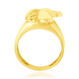 Chevalière, montée d'une tête de cheval 3D, en Or Jaune 18 Carats - 750/000.  La chevalière est le bijou indémodable qui a su traverser les époques pouvant se transmettre de père en fils.   CARACTERISITIQUES:   Largeur (mm) : 17.60 Poids (gr) : 13.10 Matière : Or 18 Carats - 750/000 5449 