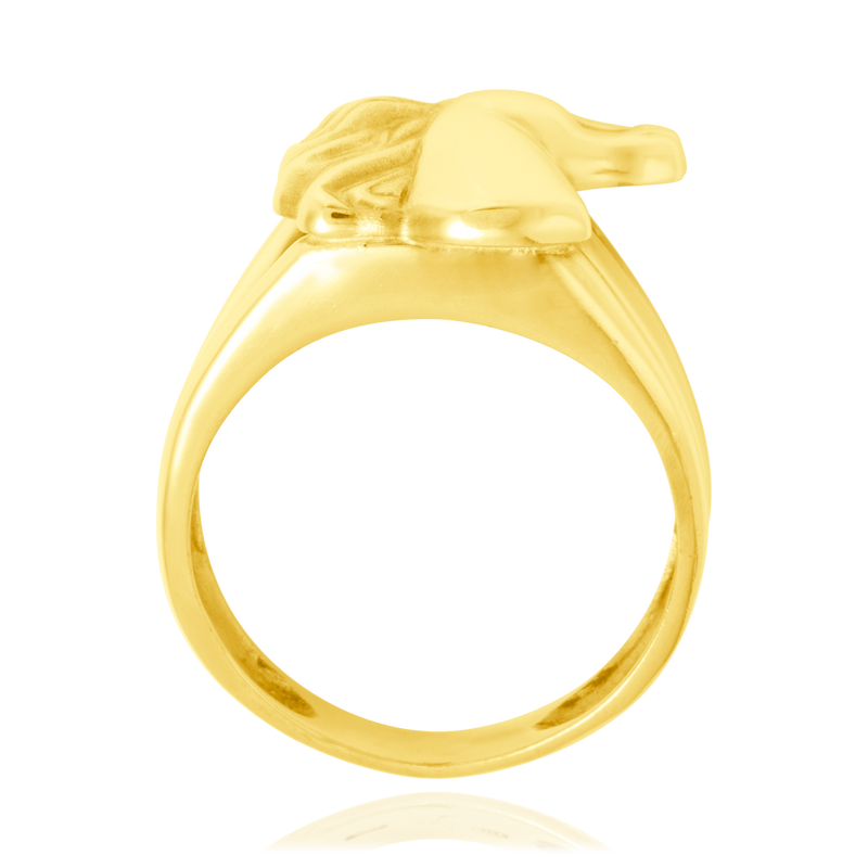Chevalière, montée d'une tête de cheval 3D, en Or Jaune 18 Carats - 750/000.  La chevalière est le bijou indémodable qui a su traverser les époques pouvant se transmettre de père en fils.   CARACTERISITIQUES:   Largeur (mm) : 17.60 Poids (gr) : 13.10 Matière : Or 18 Carats - 750/000 5449 