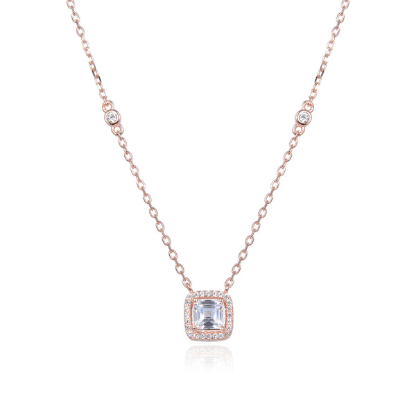 Collier monté d'un motif carré serti de zirconiums, sur une chaine forçat massive, en Argent - 925/1000 rhodié, rosé.  Symbole d'amitié ou de séduction, chaînes et colliers n'ont qu'un but : sublimer votre cou.    CARACTERISTIQUES :  Longueur (cm) : 45.00 Poids (gr) : 3.20 Matière : Argent - 925/000 