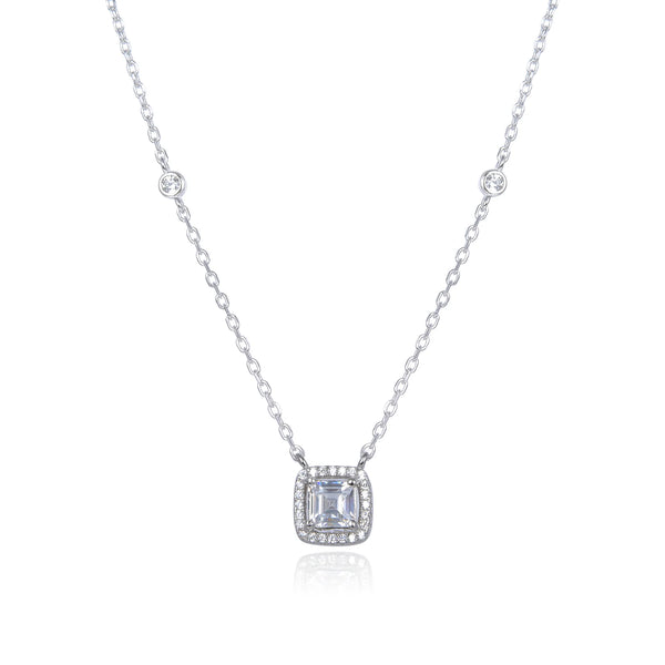Collier monté d'un motif carré serti de zirconiums, sur une chaine forçat massive, en Argent - 925/1000 rhodié, rosé.  Symbole d'amitié ou de séduction, chaînes et colliers n'ont qu'un but : sublimer votre cou.    CARACTERISTIQUES :  Longueur (cm) : 45.00 Poids (gr) : 3.20 Matière : Argent - 925/000 