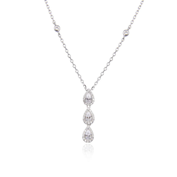 Collier orné de son motif 3 poires pendantes serties de zirconiums, monté sur une chaîne maille forçat massive, en Argent - 925/1000 rhodié ou rosé.  Symbole d'amitié ou de séduction, chaînes et colliers n'ont qu'un but: sublimer votre cou.    CARACTERISTIQUES :  Poids (gr) : 3.52 Matière : Argent - 925/000 